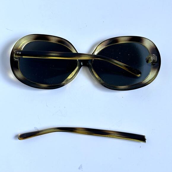 Vintage Oversized Tortoise Shell Sunglasses Broken Arm Smoke Tinted Round Frame - Picture 2 of 5